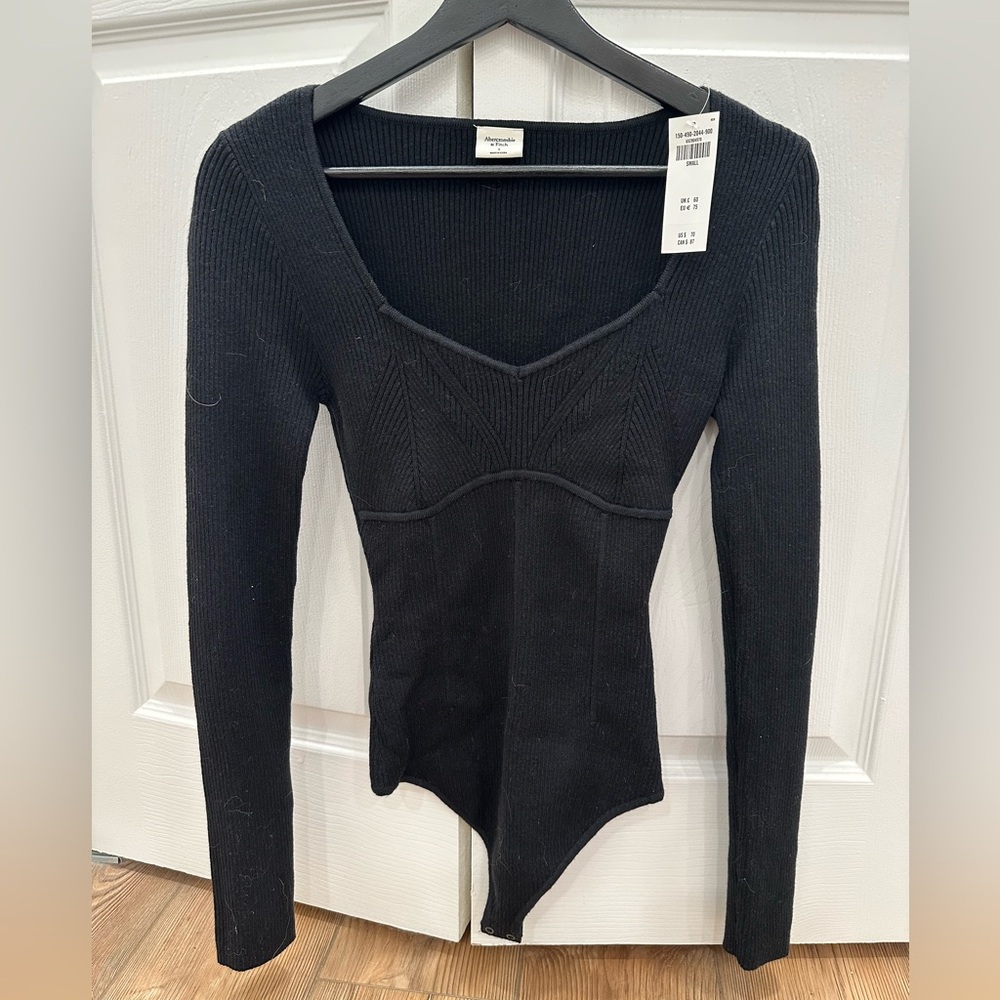 Abercrombie black ribbed sweetheart neckline long sleeve bodysuit NWT